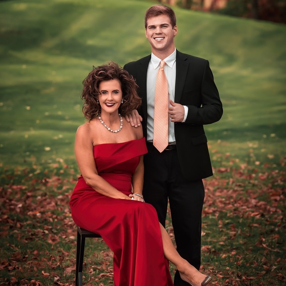 Meet your Posher, Susan - Picture 1 of 8